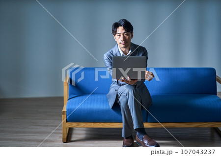男性　ビジネス 107043237