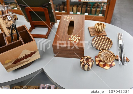 箱根寄木細工・伝統工芸品 107043384