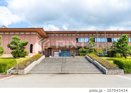 伝統工芸の九谷焼を展示する能美市九谷焼美術館イメージ｜五彩館イメージ｜石川県能美市 107043434