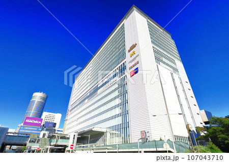 【神奈川県】晴天の新横浜 107043710