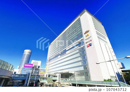 【神奈川県】晴天の新横浜 107043712