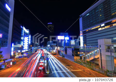 【神奈川県】新横浜の夜景(新横浜通り) 【神奈川県】新横浜の夜景(新横浜通り) 107043726