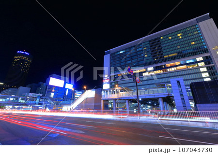 【神奈川県】新横浜の夜景（新横浜通り） 107043730