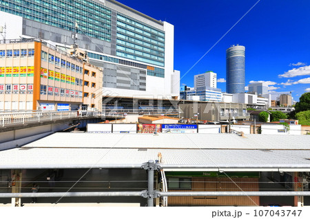 【神奈川県】晴天の新横浜駅 【神奈川県】晴天の新横浜駅 107043747