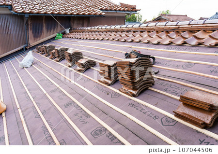 昭和の家の屋根瓦交換工事イメージ｜瓦リフォームイメージ 107044506