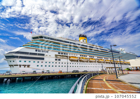 豪華客船が停泊する港 豪華客船が停泊する港 107045552
