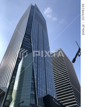 《東京都》都心で見上げる超高層ビル 《東京都》都心で見上げる超高層ビル 107046148