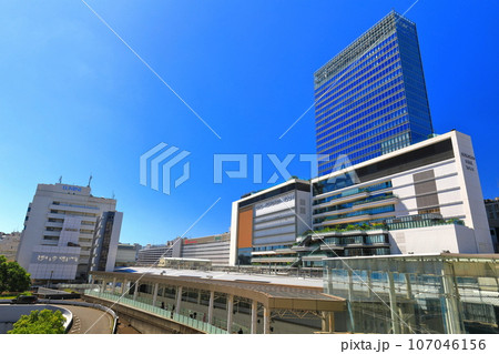 【神奈川県】晴天のJR横浜タワー（横浜駅） 107046156