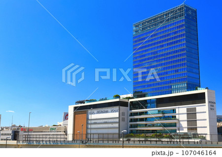 【神奈川県】晴天のJR横浜タワー（横浜駅） 107046164