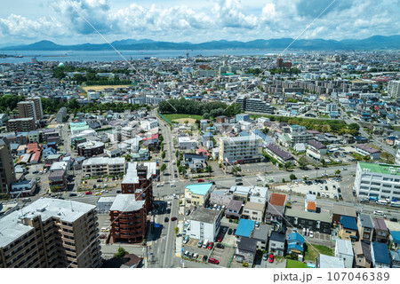 五稜郭タワーから眺める函館市内 107046389