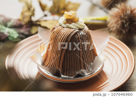 モンブラン ケーキの写真素材 モンブラン ケーキの写真素材 107046960