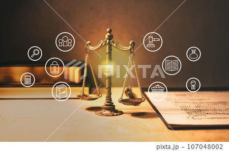 天秤が置かれている 107048002