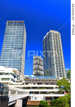 【神奈川県】快晴の横浜ベイクォーター 107049389