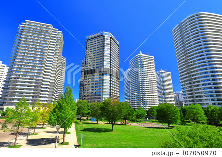 【神奈川県】みなとみらいのオフィスビル群 107050970