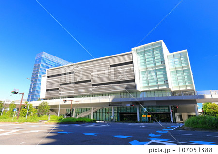 【神奈川県】晴天下のパシフィコ横浜ノース 【神奈川県】晴天下のパシフィコ横浜ノース 107051388