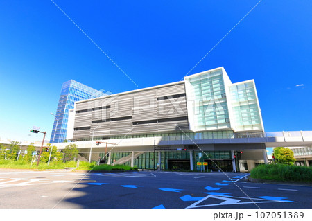 【神奈川県】晴天下のパシフィコ横浜ノース 【神奈川県】晴天下のパシフィコ横浜ノース 107051389
