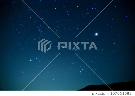 くじゅう長者原の星空　やまなみハイウェイ　大分県九重町　星空撮影用にじみフィルター使用 107051693