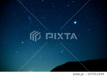 くじゅう長者原の星空　やまなみハイウェイ　大分県九重町　星空撮影用にじみフィルター使用 107051694