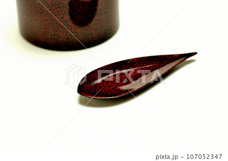 津軽奈々子塗の茶筒と茶さじ 107052347