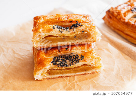 秋の味覚　いもパイ　 107054977