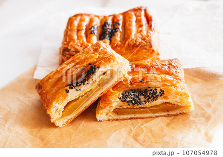 秋の味覚　いもパイ 107054978