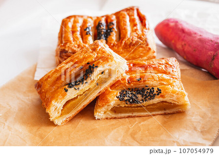 秋の味覚　いもパイ 107054979