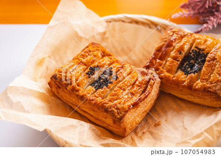 芋あんを包んだパイ 107054983