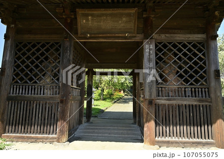 青梅市の塩船観音寺の仁王門 青梅市の塩船観音寺の仁王門 107055075