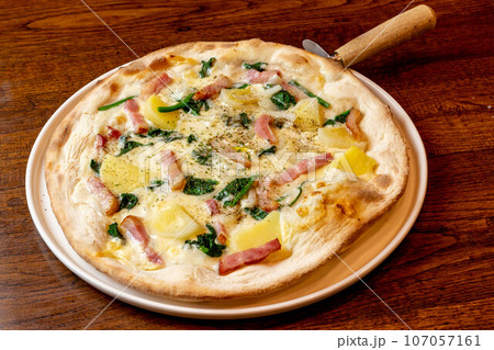 カルボナーラピッツァ 107057161