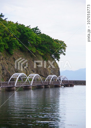 北海道江差町　鴎島の散歩道のアーチ橋 107058773