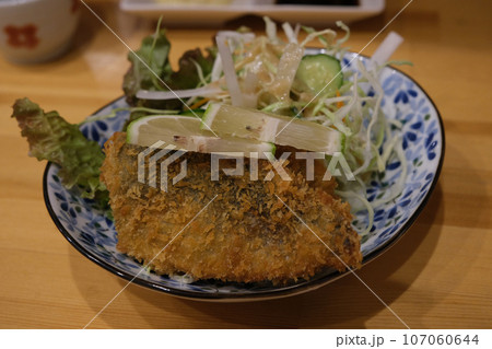 レモンの乗ったアジフライ レモンの乗ったアジフライ 107060644