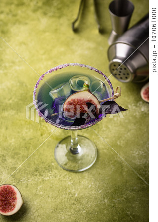 Purple fig cocktail or mocktail in glass Purple fig cocktail or mocktail in glass 107061000