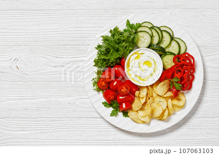 Potato Chips, leafy greens, veggies snack platter 107063103