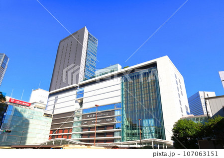 【神奈川県】快晴のJR横浜タワー 107063151