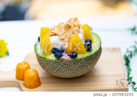 メロンパフェ　おやつ 107063205