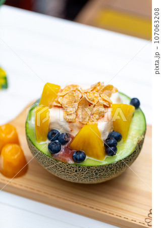 メロンパフェ　おやつ 107063208