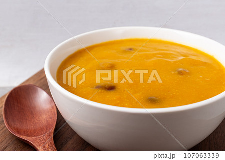 Sweet pumpkin porridge made from old pumpkins 107063339