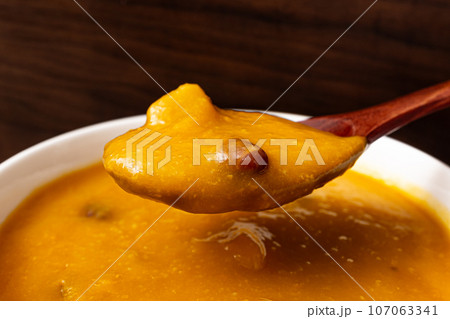 Sweet pumpkin porridge made from old pumpkins 107063341