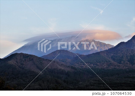 四季、見る方向により色々な顔を見せてくれる大山 107064530