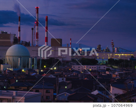 新潟市 東区からの朝焼けと夜景 新潟市 東区からの朝焼けと夜景 107064969