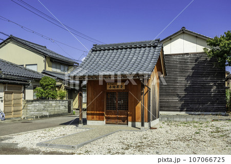 三国湊　延命子安地蔵尊　小地蔵堂　福井県坂井市 107066725