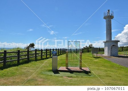 晴天の飯岡灯台　千葉 107067011
