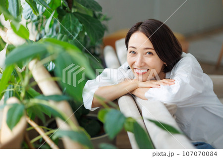 女性 ソファ 女性 ソファ 107070084