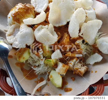 CNN winning top food called gado gado, or lotek, consists of various vegetables, eggs, tempeh, and lontong with peanut sauce 107070331