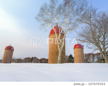 北海道根室市・雪景色の明治公園サイロ広場 / Nemuro, Japan 107070503
