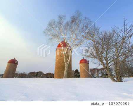 北海道根室市・雪景色の明治公園サイロ広場 / Nemuro, Japan 107070505