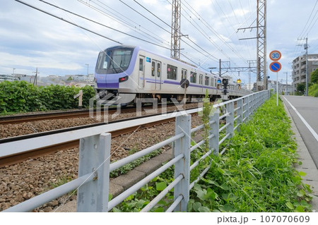 地上を走る半蔵門線の列車 地上を走る半蔵門線の列車 107070609