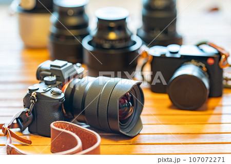 【カメラ】ミラーレス一眼と交換レンズ【フォトグラファー】 107072271