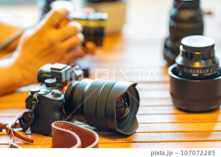 【カメラ】ミラーレス一眼と交換レンズ【フォトグラファー】 107072285