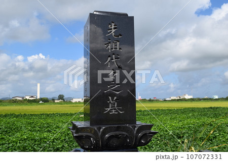 お墓の風景 集団墓地 107072331